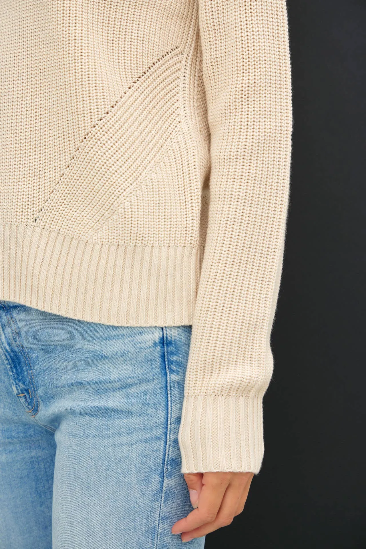 CREW NECK PULLOVER SWEATER W CROCHET DETAILING