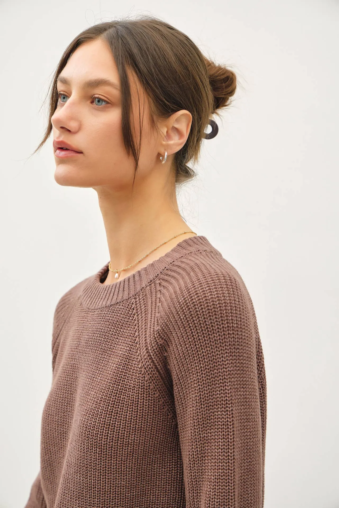 CREW NECK PULLOVER SWEATER W CROCHET DETAILING