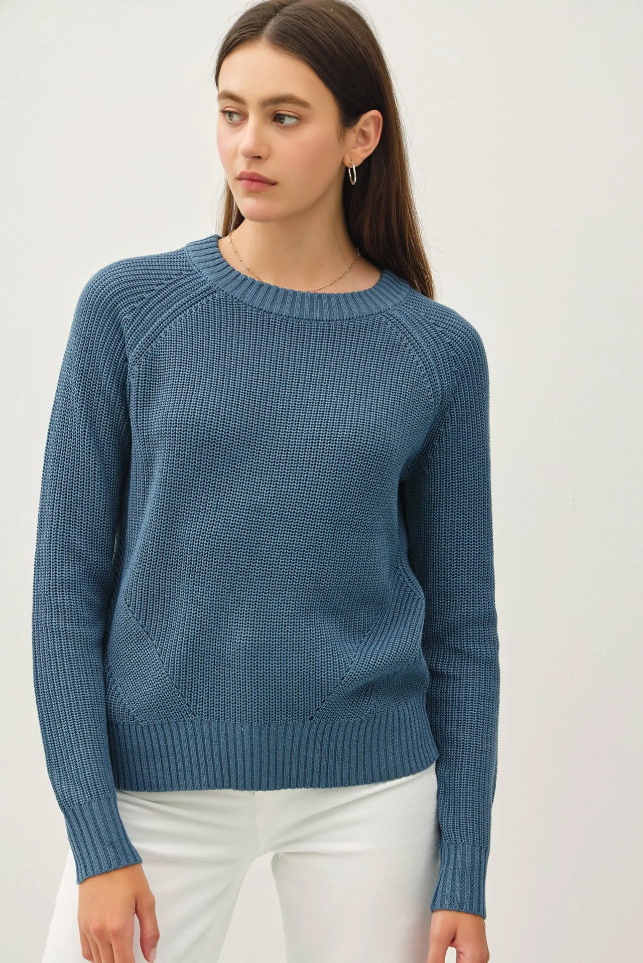 CREW NECK PULLOVER SWEATER W CROCHET DETAILING